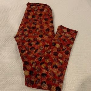 LuLaRoe women’s leggings, leaf print, One Size (2-10)🎉Bundle any 3 and save🎉